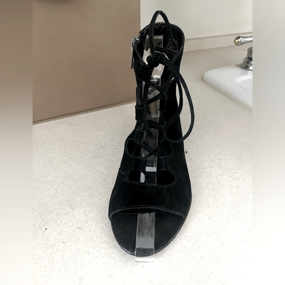 Steve Madden Lace Up Open Sandals 9 - Picture 4 of 10